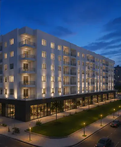 Façade de nuit, éclairage architectural et rez-de-chaussée illuminé